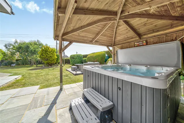 sq ft Family Home — 24ft Sitting Room, Hot Tub, photo 3