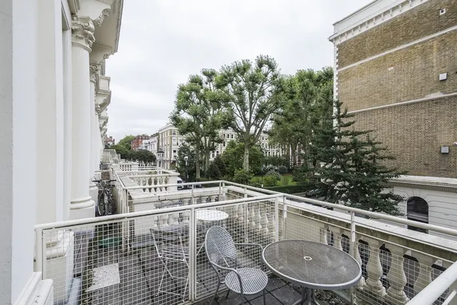 Photo 3 — Earls Court Square London SW5