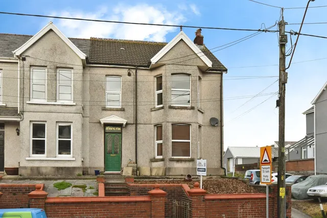High Street, Ammanford, SA18, photo 1
