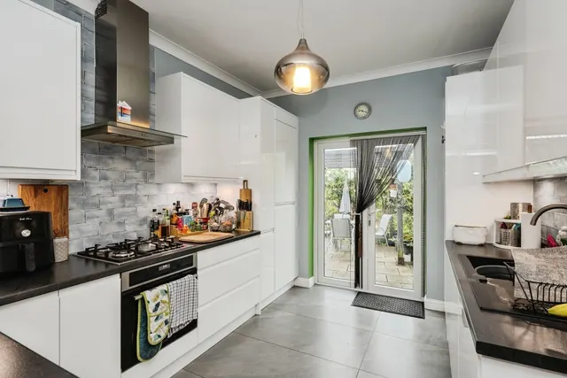 Glevering Street, Llanelli, SA15, photo 3