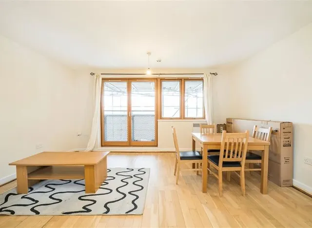 Meath Crescent, Bethnal Green, E2, photo 1