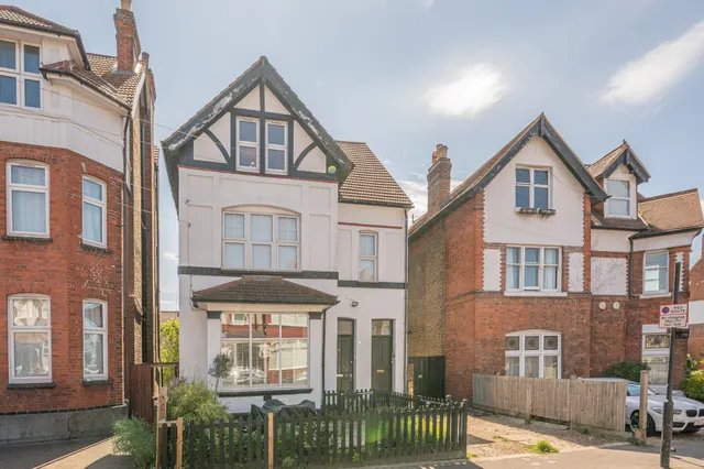 Photo 2 — 53b Babington Road, London