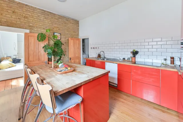 Photo 3 — Top Floor Flat, 409-411 Brixton Road, London