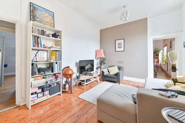 Photo 2 — Top Floor Flat, 409-411 Brixton Road, London