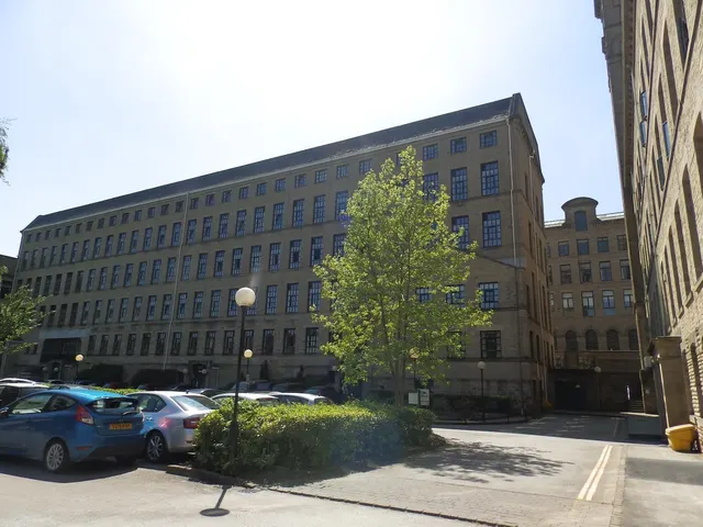 Victoria Road, Saltaire, BD18, photo 1