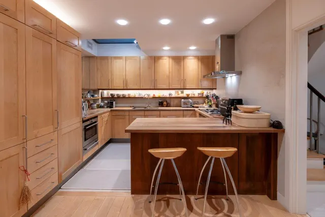 Photo 3 — Devonshire Close, Marylebone, London, W1G 7BA