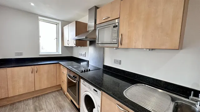 Photo 3 — Elmfield Way, London, W9 3TT
