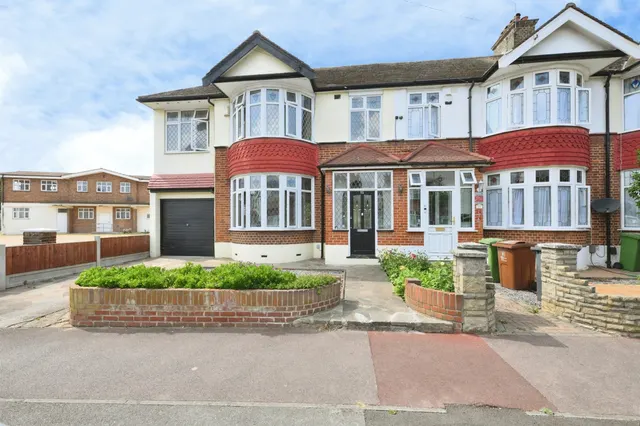 Cavendish Gardens, Barking, photo 1