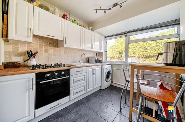 Bladon Close, Guildford, GU1, photo 2