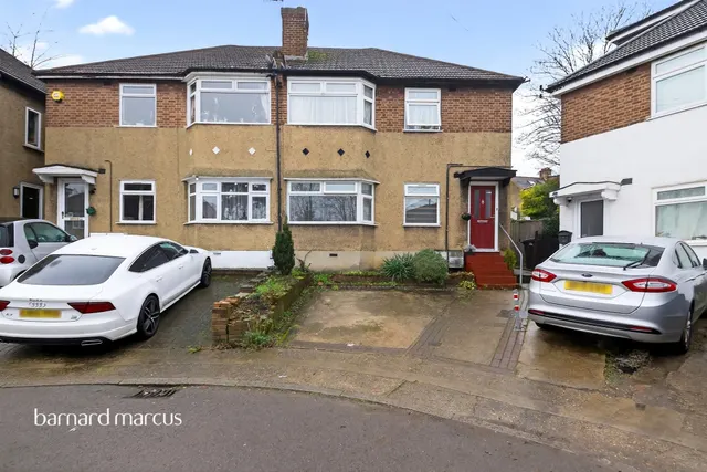Oakleigh Close, London, photo 1