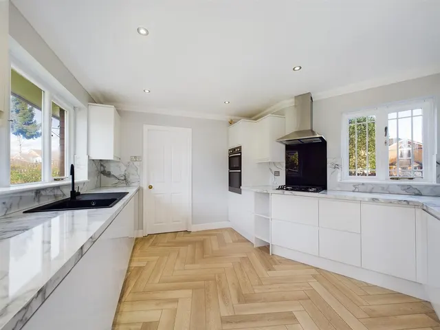 Wolverton Drive, Wilmslow, Cheshire, SK9 2GD, photo 1