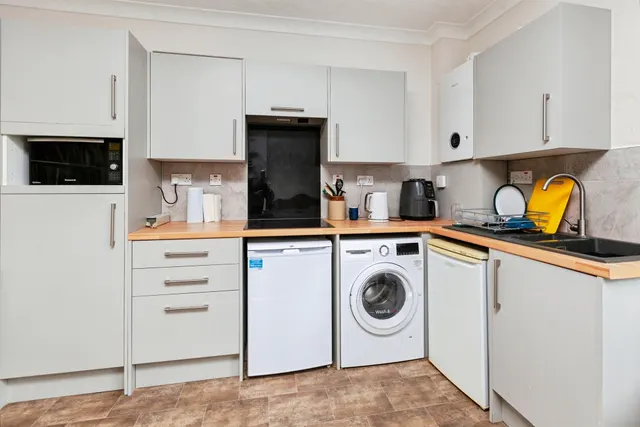 Hencroft Street South, Slough, SL1, photo 2