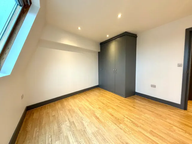 Arthur Road, Wimbledon Park, photo 3