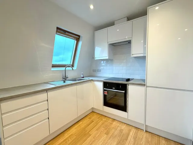 Arthur Road, Wimbledon Park, photo 1