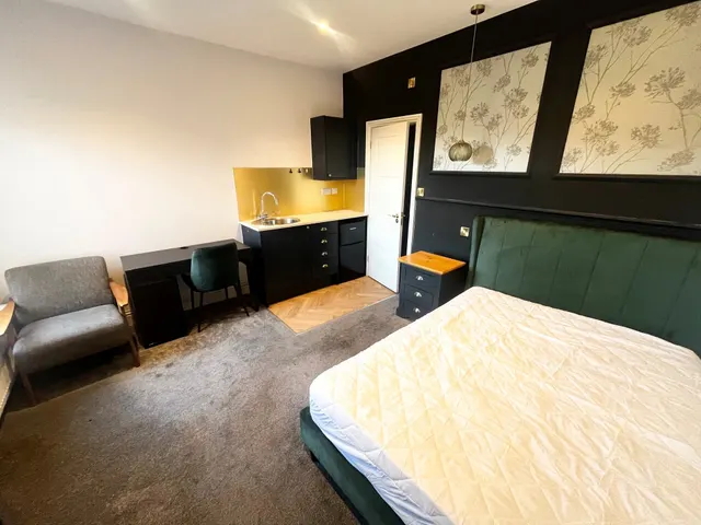 Ashley Road, Poole, BH14, photo 1