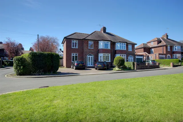 Longcroft Park, Beverley, photo 1