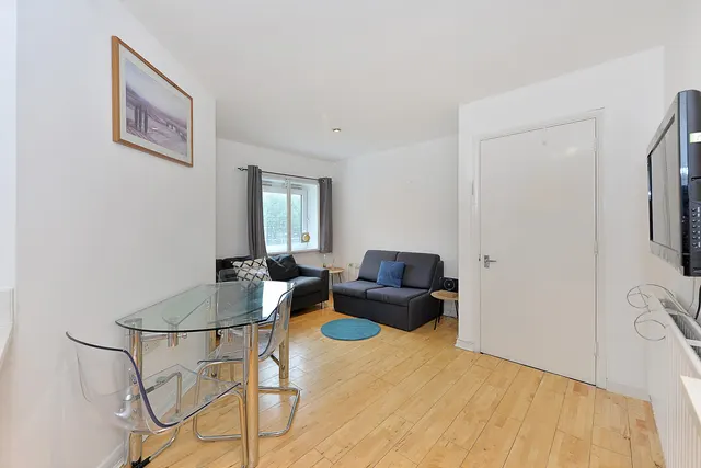 Beckford Close, Hammersmith and Fulham, W14, photo 2