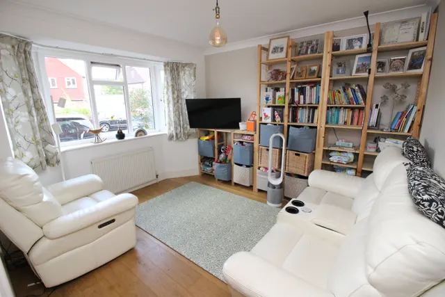 Photo 2 — Pembury Avenue, WORCESTER PARK, Surrey, Worcester Park, KT48BU