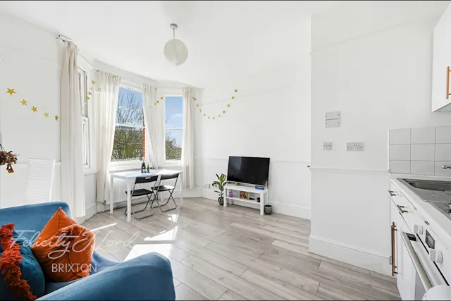 Brighton Terrace, London, photo 1