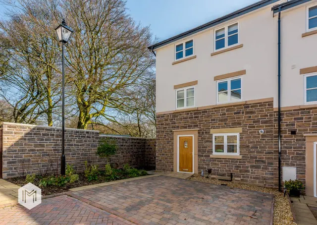 Aspen Close, Bolton, BL1 7QT, photo 1