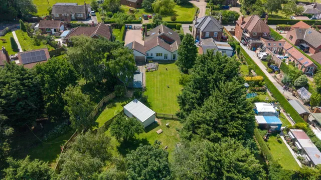 New Village Road, Little Weighton, photo 1