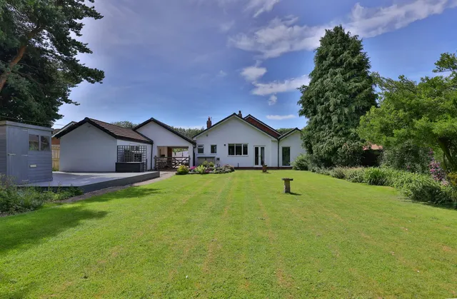 New Village Road, Little Weighton, photo 2