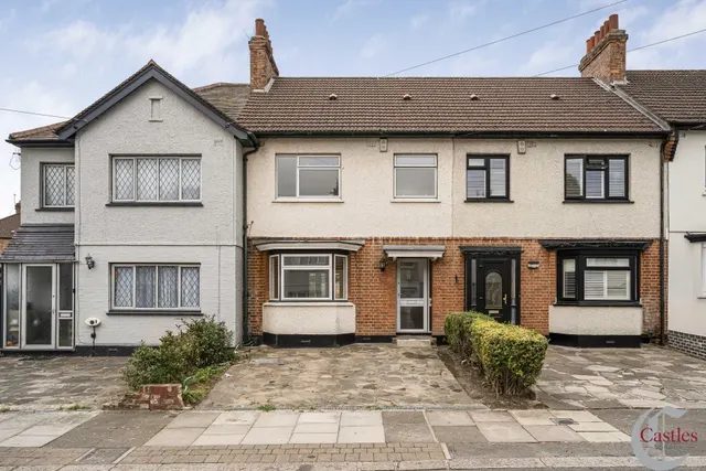 Lister Gardens, Edmonton, N18, photo 1