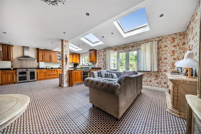 Photo 3 — Lancing Road, Orpington, Kent, BR6
