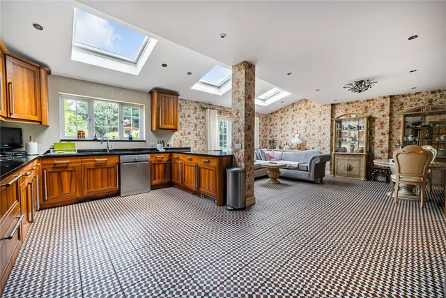 Photo 2 — Lancing Road, Orpington, Kent, BR6