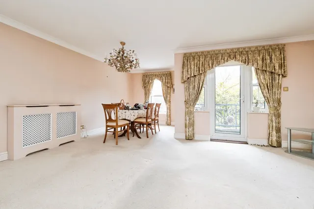 Photo 2 — Sunset Avenue, Woodford Green, IG8