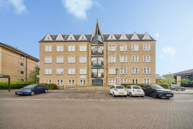 North Row, Milton Keynes, photo 1