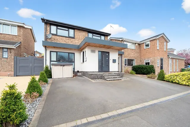 Photo 3 — Coniston Road, Dronfield