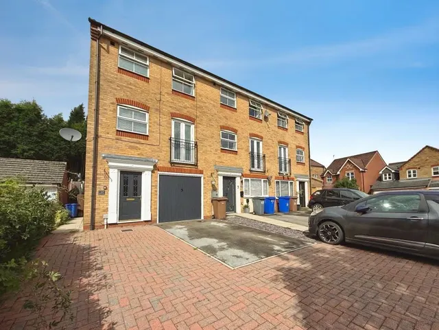 Moorhen Way, Packmoor, ST7, photo 1