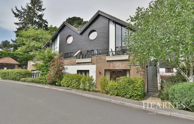 Longham Court, BH22, photo 1