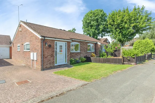 Photo 2 — Windmill Lane, Raunds