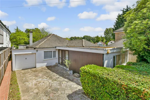 Smitham Bottom Lane, Purley, CR8, photo 1