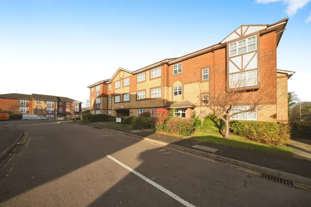 Earls Meade, Luton, photo 1