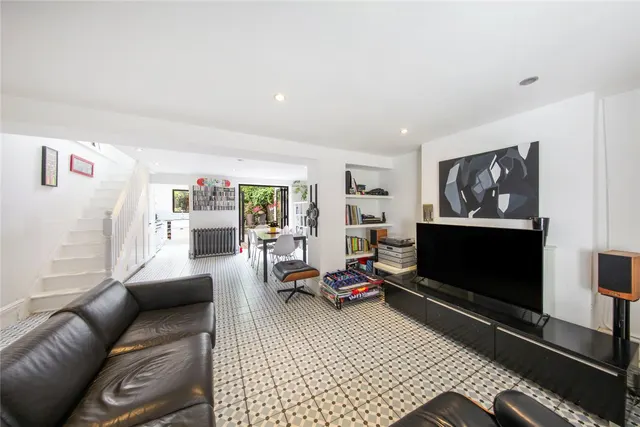 Photo 2 — Calverley Grove, London, N19