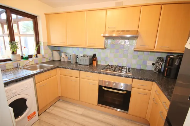 Photo 3 — Bryant Way, Toddington, Bedfordhire LU5 6EX