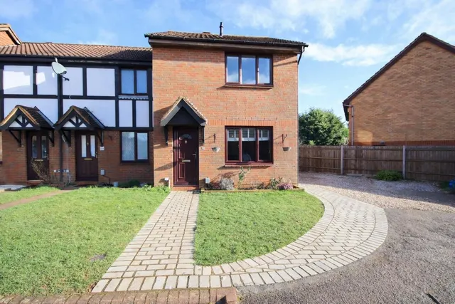Bryant Way, Toddington, Bedfordhire LU5 6EX, photo 1