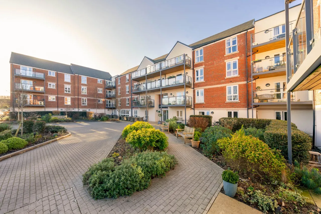 Albert Court, photo 3