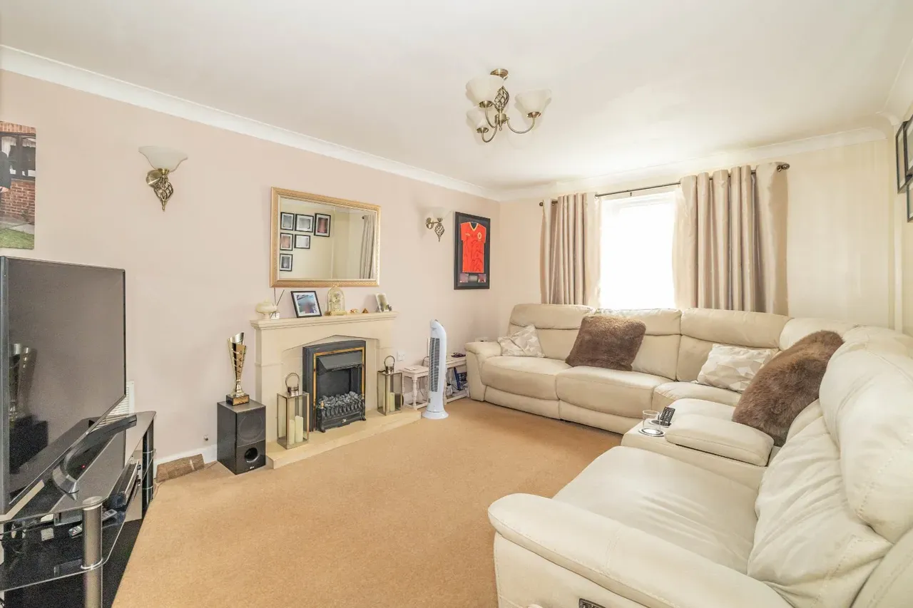 Alderwood at The Hoplands, Hersden, photo 3