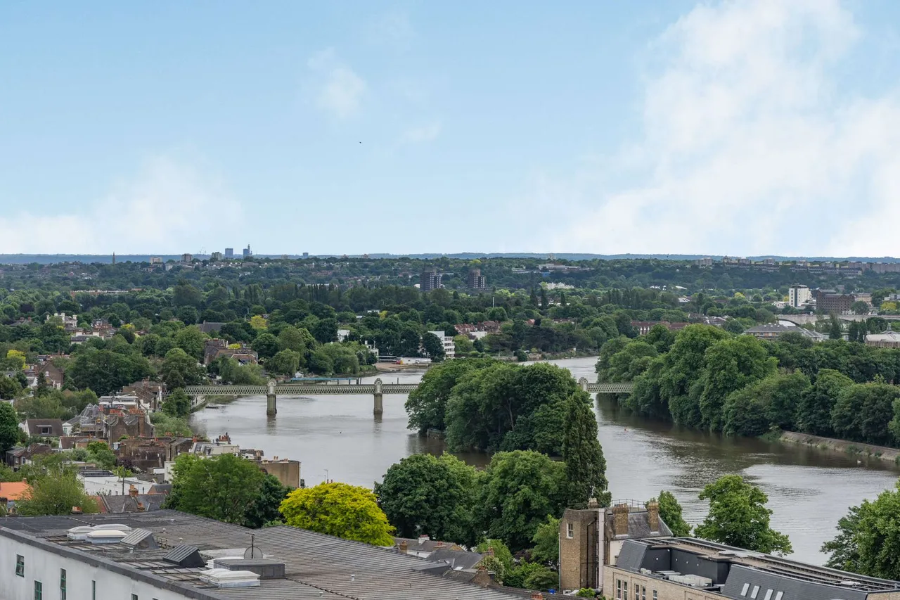 Apo Kew Bridge, Brentford: new homes by Apo