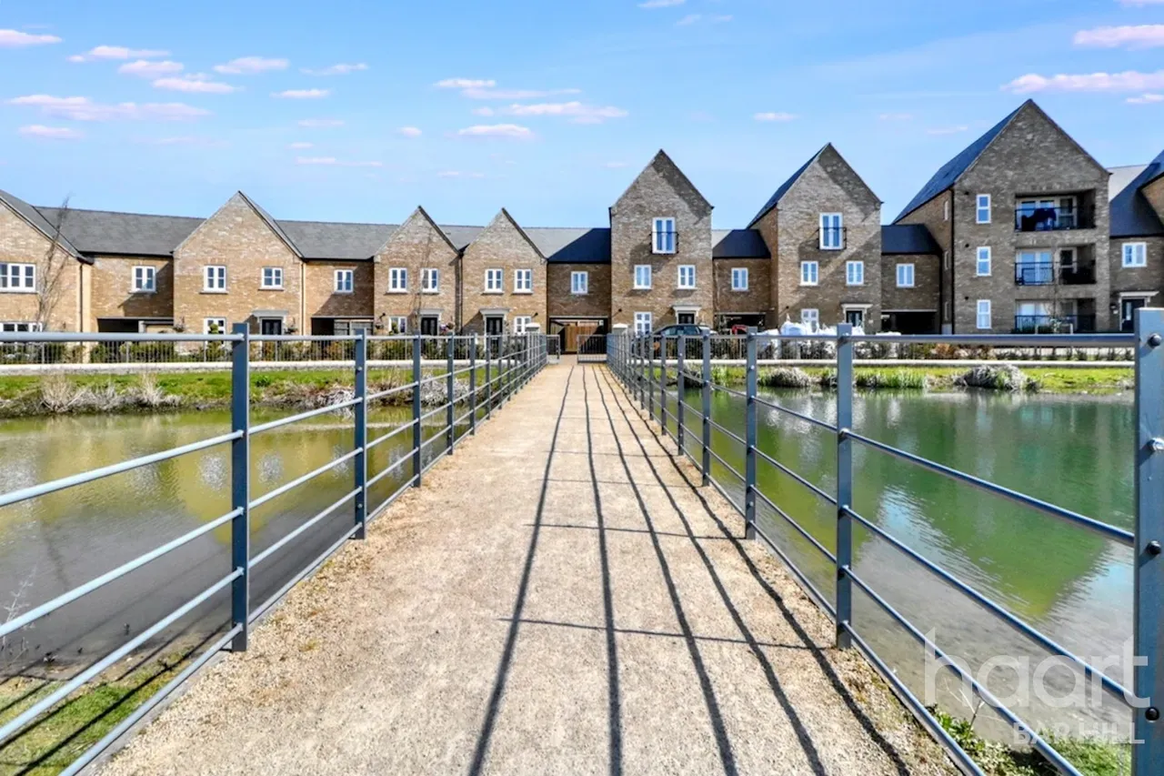 Burghley Green at West Cambourne, photo 2