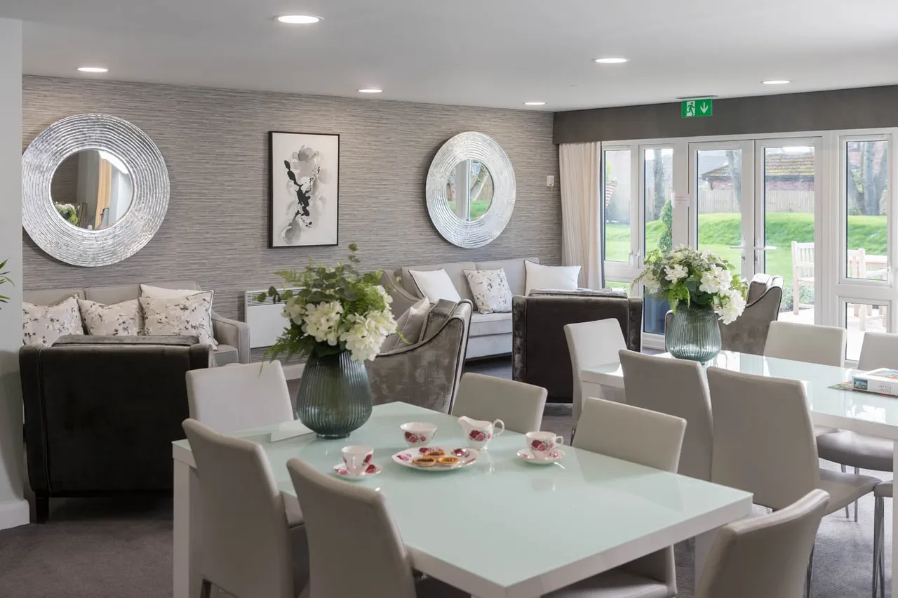 Burrstone Grange, photo 7