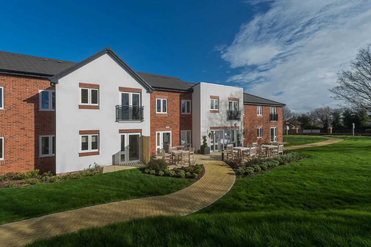 Burrstone Grange, photo 2