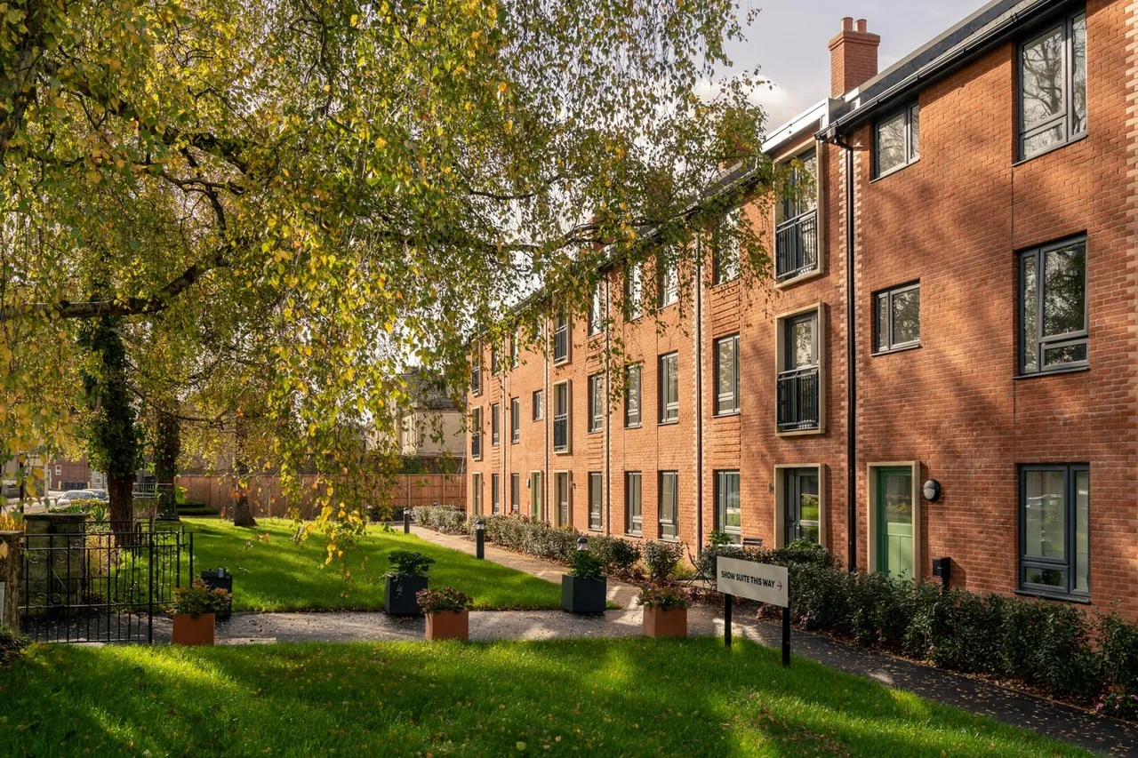 Crescent Place, photo 2
