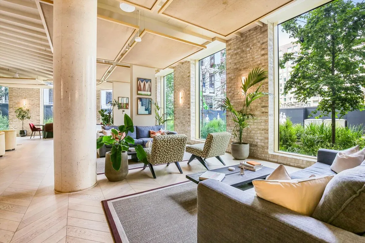 Embassy Boulevard, photo 4
