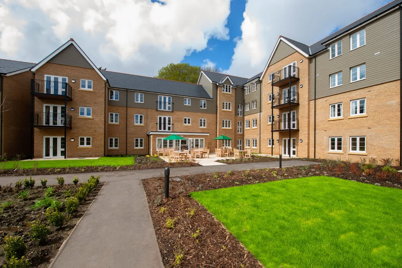 Fern Court, photo 2