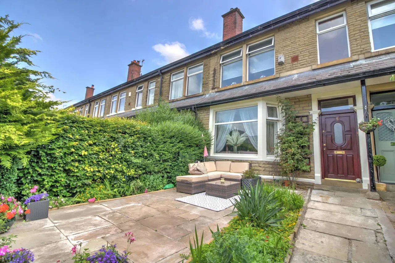 Front terrace with garden seating
